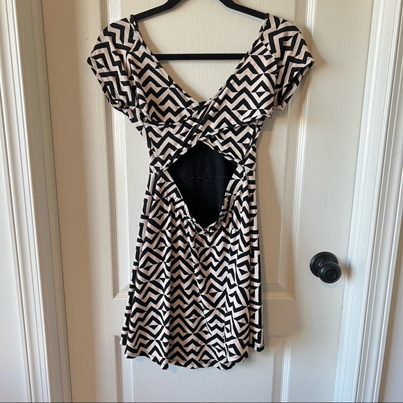 VICTORIA’S SECRET PINK Chevron Back Cut Out Skater Dress—SZ. XS - Picture 6 of 9